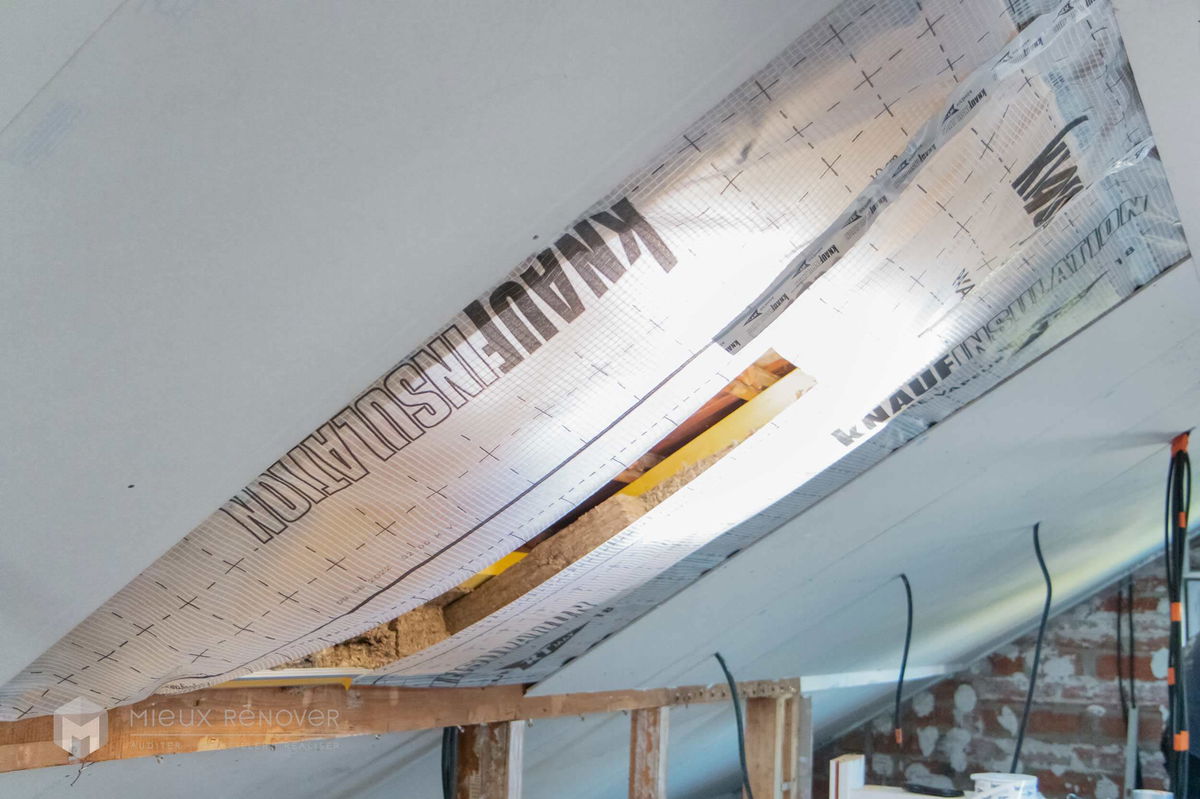 découvrez les avantages de l'isolation de votre toit pour améliorer le confort de votre maison et réduire vos factures d'énergie. apprenez les différentes techniques et matériaux disponibles pour une isolation efficace et durable.