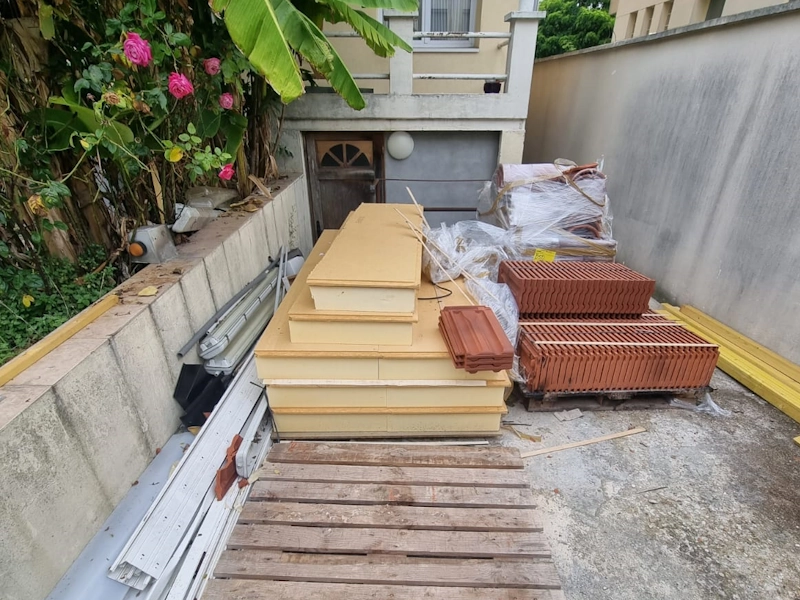 découvrez comment l'isolation de votre toit en bois peut améliorer le confort de votre maison et réduire vos factures d'énergie. informez-vous sur les matériaux et techniques d'isolation adaptés à votre toiture en bois pour une meilleure efficacité énergétique.