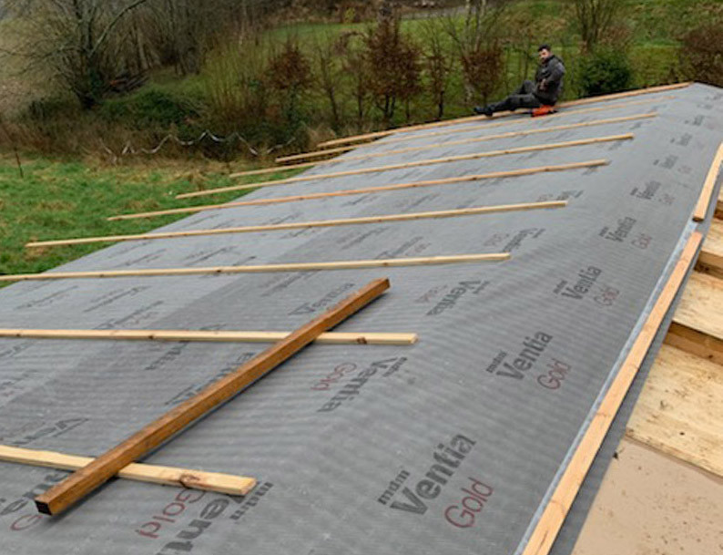 découvrez l'importance de l'isolation pour le toit de votre chalet. optimisez le confort thermique, réduisez vos factures d'énergie et protégez votre investissement immobilier grâce à des conseils pratiques et des matériaux adaptés. transformez votre espace de vie en une véritable oasis de chaleur et d'accueil!