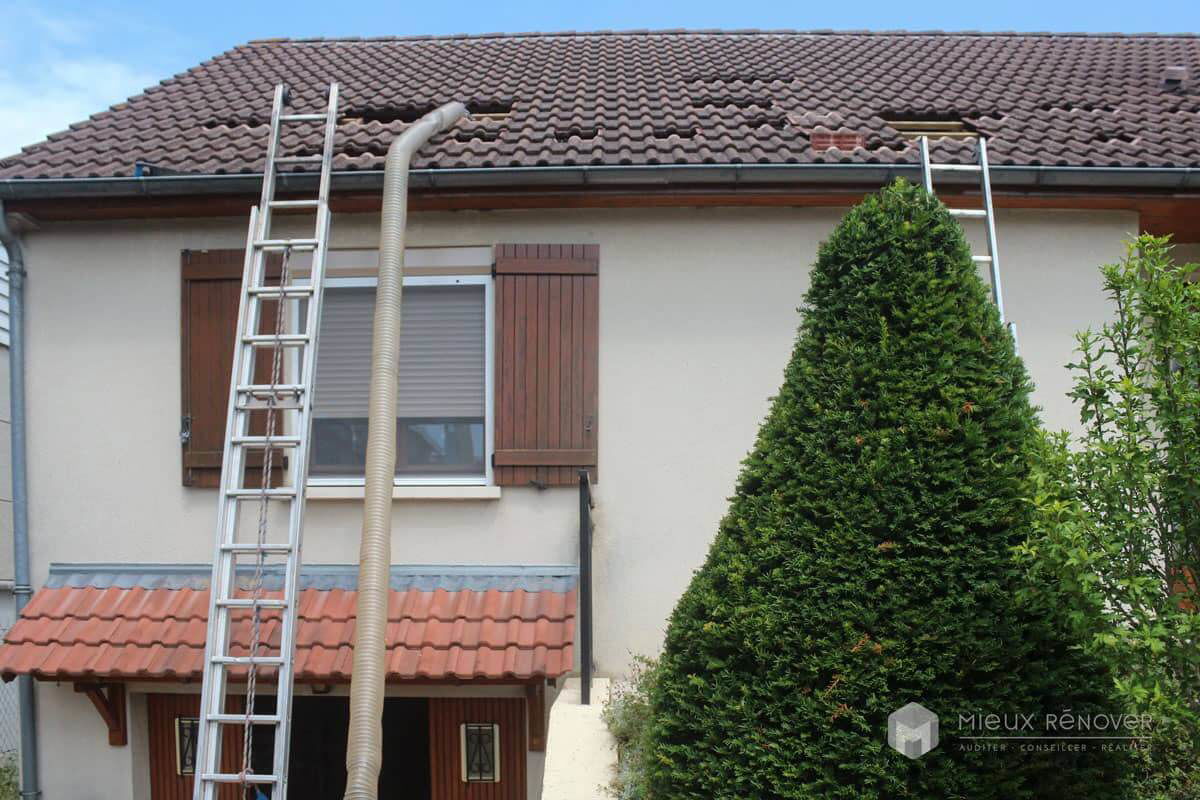 découvrez l'isolation toiture en ouate, une solution écologique et performante pour maintenir votre maison confortable tout en réduisant vos factures d'énergie. optez pour une isolation durable et efficace grâce à la ouate de cellulose.