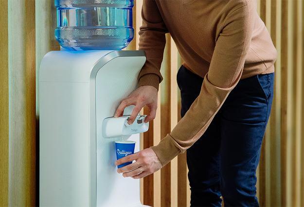 découvrez notre service de location de fontaines pour entreprises, idéal pour améliorer le bien-être de vos employés et offrir une hydratation saine dans vos locaux. profitez d'une large sélection de modèles adaptés à vos besoins.