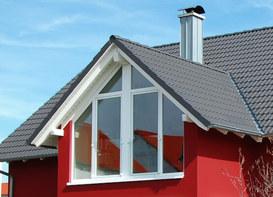 découvrez tout sur la lucarne triangulaire, un élément architectural élégant et fonctionnel qui apporte lumière et style à vos combles. explorez ses avantages, ses styles et son installation pour donner du cachet à votre maison.