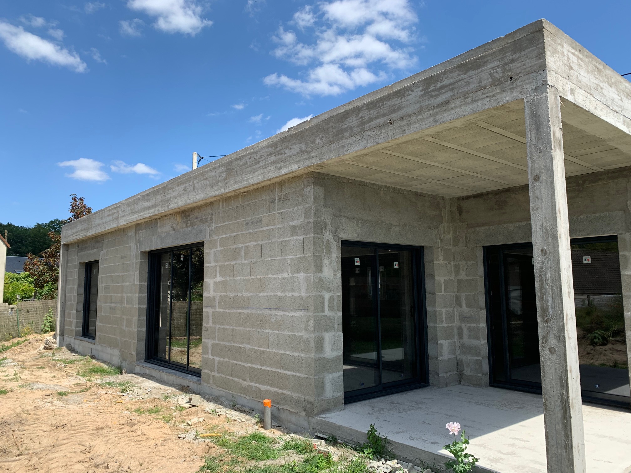 découvrez notre sélection de maisons contemporaines à toit plat, alliant modernité et élégance. profitez de designs innovants et d'espaces de vie lumineux, idéaux pour un style de vie contemporain. transformez votre rêve en réalité avec nos constructions architecturales uniques.