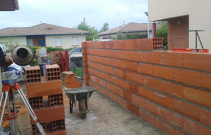 découvrez nos solutions innovantes pour l'isolation et la rénovation de vos murs et toits. protégez votre maison des intempéries tout en améliorant son efficacité énergétique.