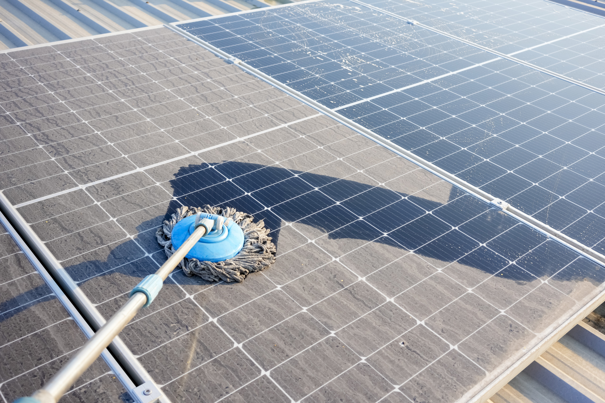 découvrez nos services de nettoyage de panneaux solaires pour maximiser l'efficacité de votre installation. prolongez la durée de vie de vos panneaux avec notre expertise et améliorez votre production d'énergie grâce à un entretien régulier.