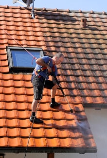 découvrez nos services de nettoyage de tuiles pour redonner éclat et prolonger la durée de vie de votre toiture. profitez d'un résultat impeccable grâce à notre équipe de professionnels expérimentés et à des produits respectueux de l'environnement.