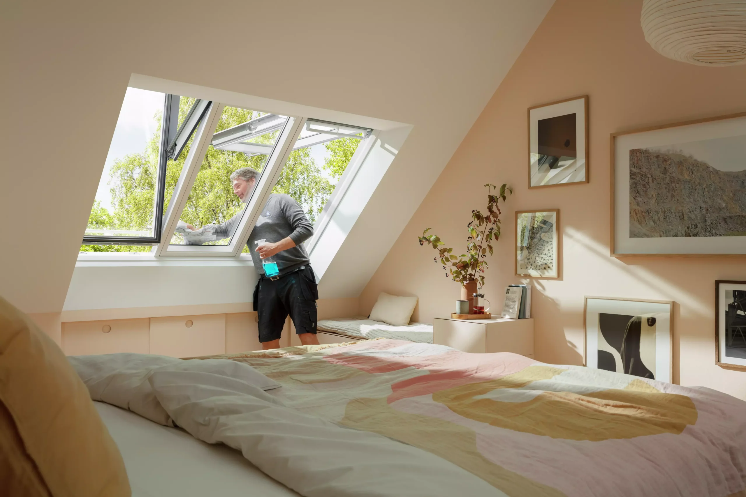 découvrez notre service de nettoyage professionnel des velux, garantissant des fenêtres impeccables et une luminosité optimale pour votre intérieur. profitez d'une solution adaptée à vos besoins pour maintenir vos velux en parfait état.