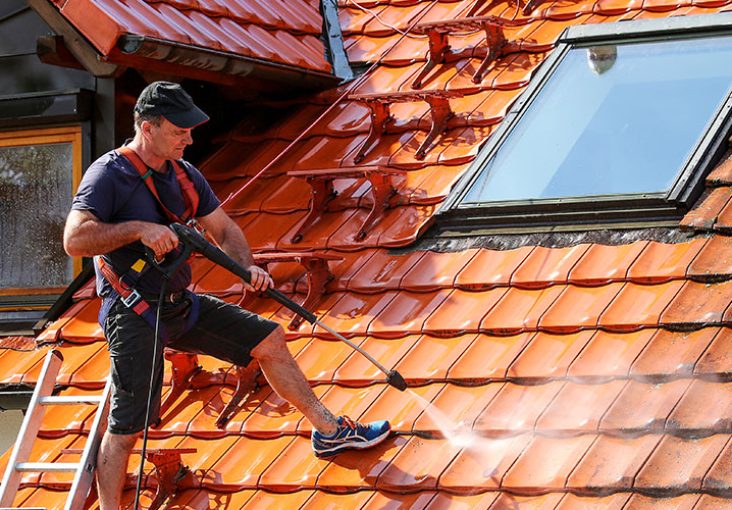 découvrez nos conseils et astuces pour nettoyer efficacement votre toit. prolongez la durée de vie de votre toiture et améliorez l'esthétique de votre maison avec des méthodes simples et des produits adaptés. ayez un toit propre et en bon état !