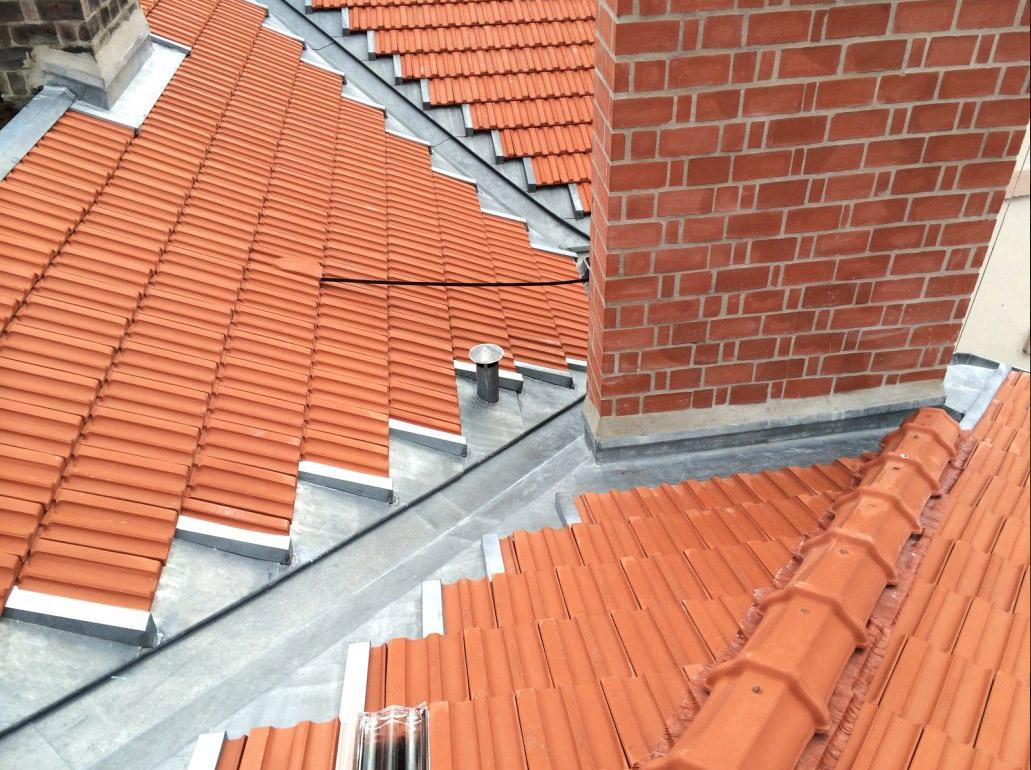 découvrez nos conseils et astuces pour nettoyer efficacement votre toit. apprenez les meilleures techniques et les produits adaptés pour préserver l'intégrité de votre toiture et prolonger sa durée de vie.