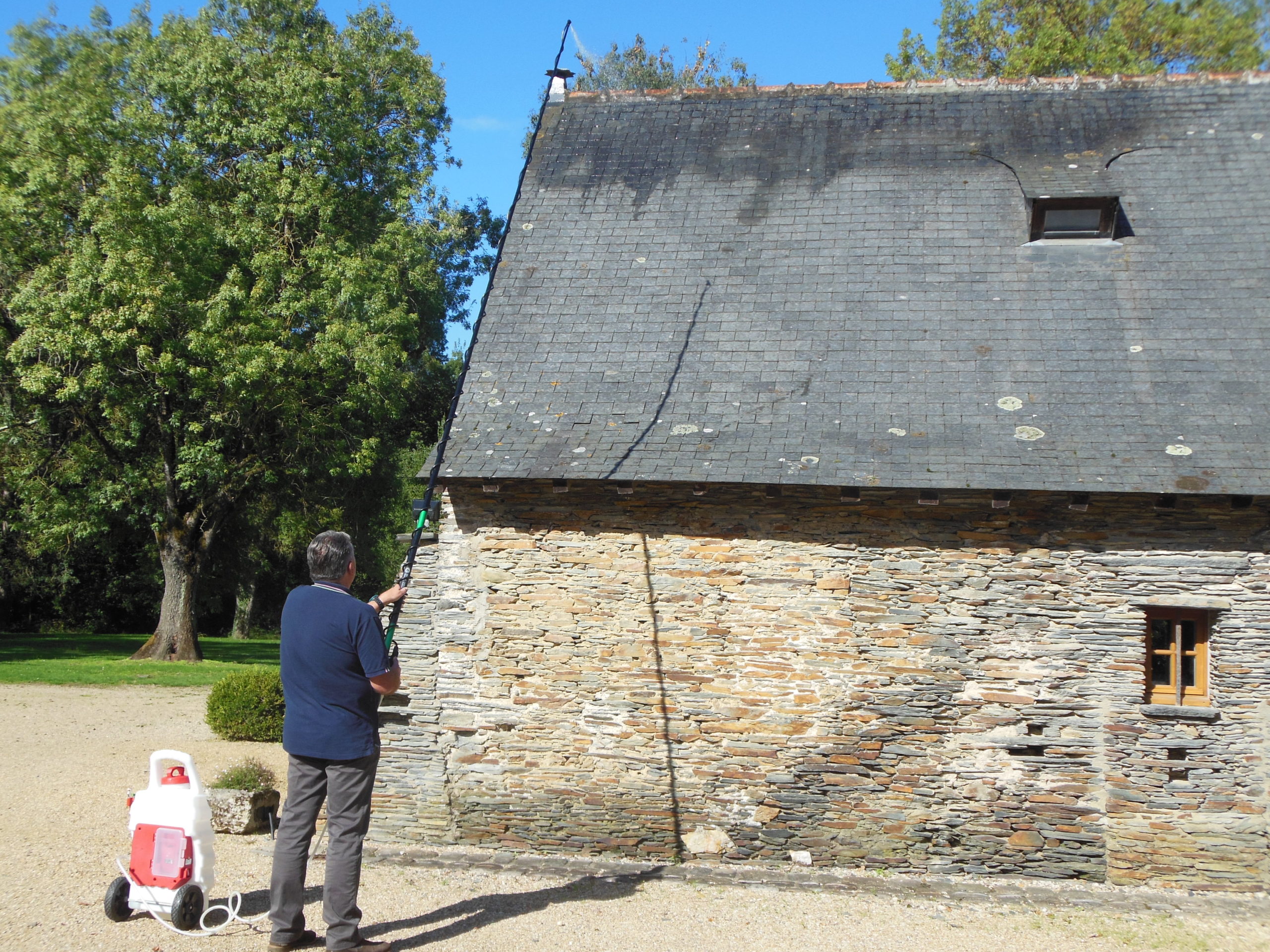 découvrez nos conseils et astuces pour nettoyer efficacement votre toit en ardoises.préservez l'esthétique et la durée de vie de votre toiture grâce à nos techniques adaptées.