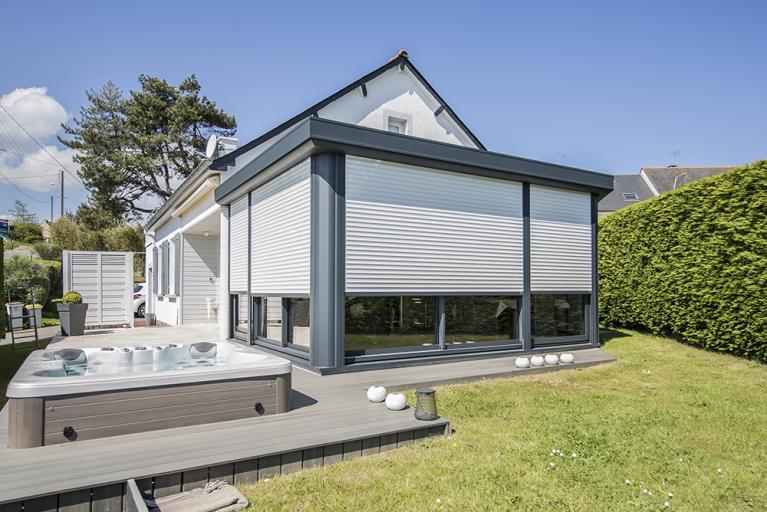 découvrez les meilleures méthodes pour nettoyer efficacement le toit de votre véranda. prolongez la durée de vie de votre installation et profitez pleinement de votre espace extérieur grâce à nos conseils pratiques.