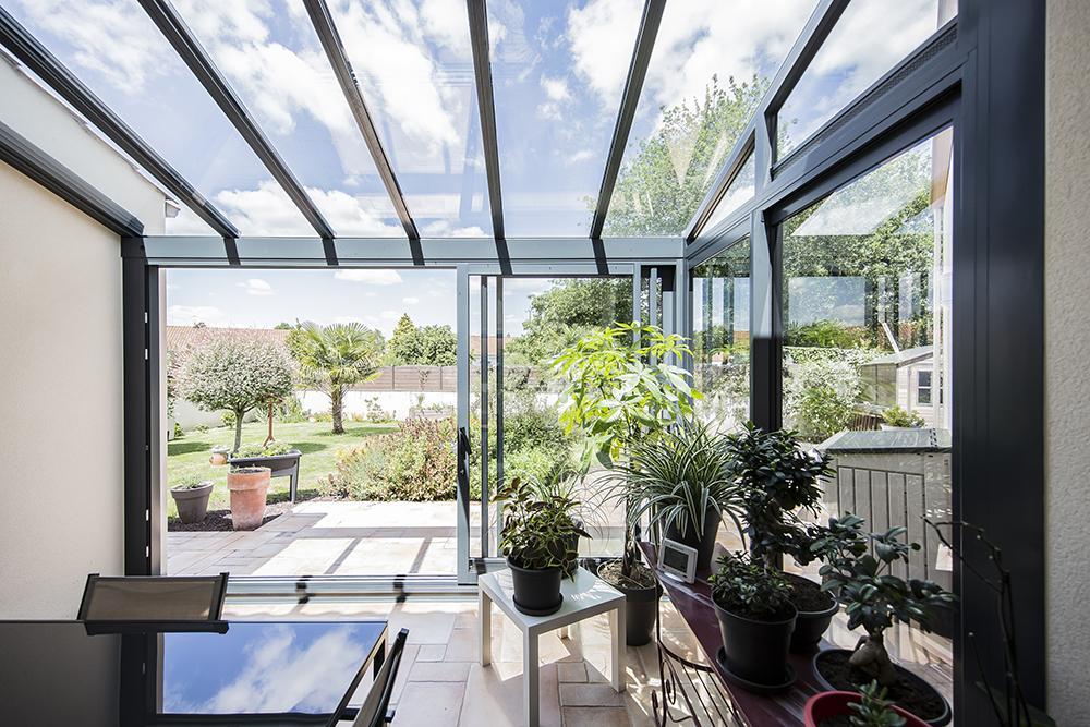 découvrez comment nettoyer efficacement le toit de votre véranda pour améliorer son esthétique et prolonger sa durabilité. suivez nos conseils pratiques et astuces pour un entretien optimal.