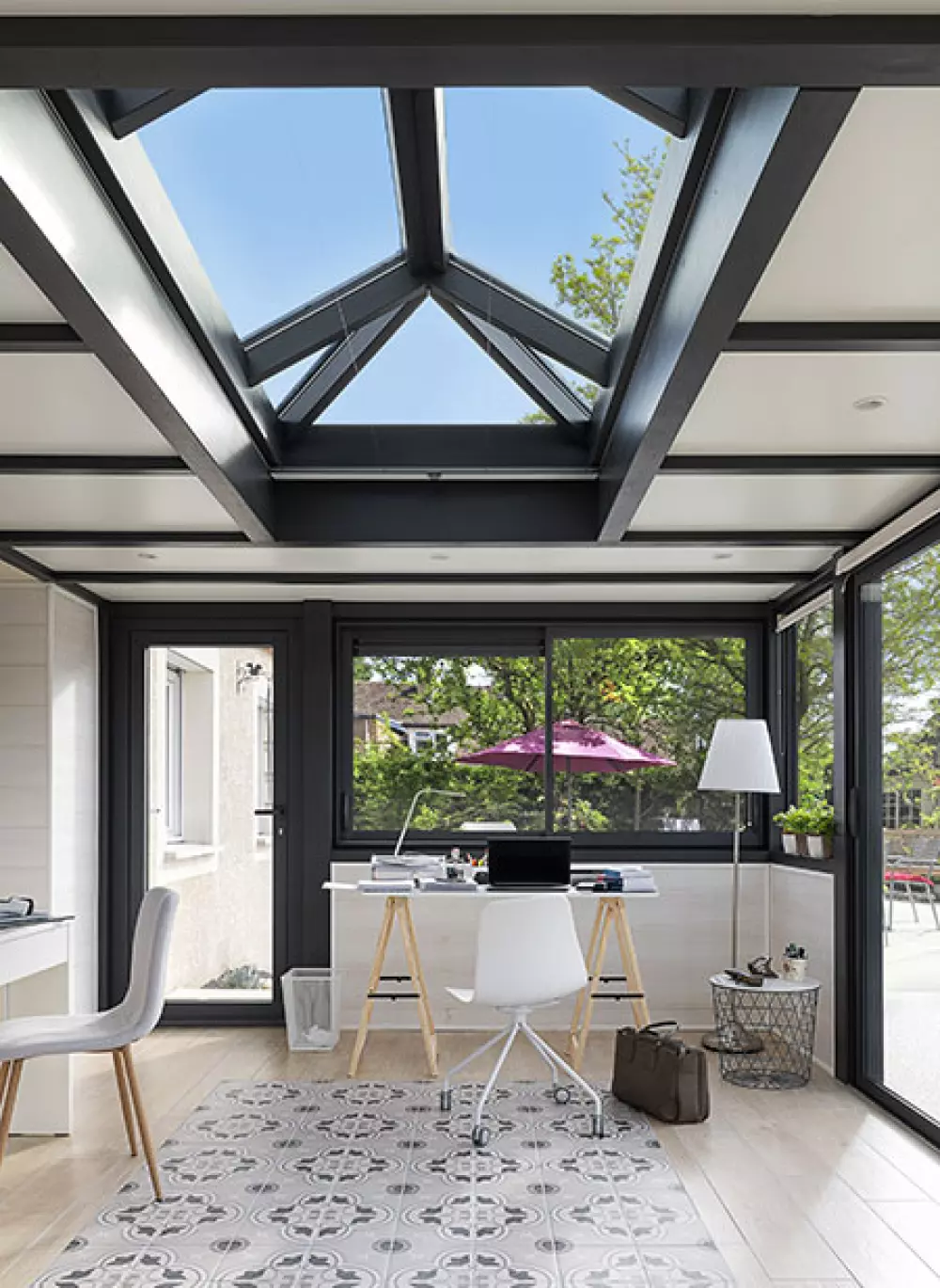 découvrez nos conseils pratiques pour nettoyer efficacement le toit de votre véranda. apprenez les meilleures techniques et produits pour redonner éclat et sécurité à votre espace tout en profitant d'une vue dégagée.