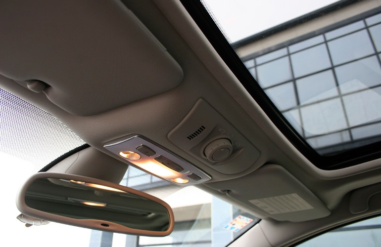 découvrez les meilleures astuces et techniques pour nettoyer efficacement le toit de votre voiture, qu'il s'agisse d'éliminer la saleté, les taches ou les résidus. offrez à votre véhicule un aspect impeccable grâce à nos conseils pratiques et faciles à suivre.