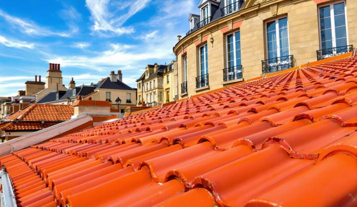 découvrez nos conseils pratiques et efficaces pour nettoyer vos tuiles de toit. prolongez la durée de vie de votre toiture et améliorez l'esthétique de votre maison grâce à nos astuces pour un entretien facile et sûr.