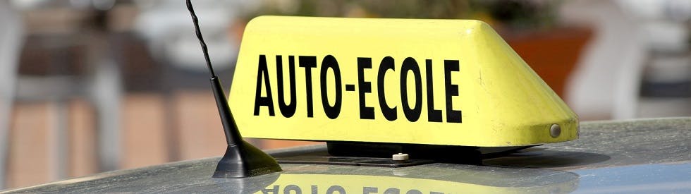 découvrez nos panneaux pour toit d'auto-école, idéaux pour une visibilité optimale lors de vos cours de conduite. fabriqués avec des matériaux durables, ils sont conçus pour résister aux intempéries tout en garantissant la sécurité routière. parfait pour toutes les auto-écoles souhaitant se démarquer sur la route.