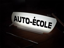 découvrez notre sélection de panneaux pour toit d'auto-école, spécialement conçus pour maximiser votre visibilité et assurer la sécurité lors de vos leçons de conduite. idéaux pour les instructeurs souhaitant offrir une expérience d'apprentissage optimale, ces panneaux sont robustes, faciles à installer et conformes aux réglementations en vigueur.