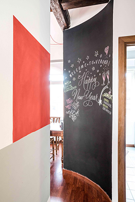 découvrez la peinture ardoise, une solution créative pour embellir vos murs tout en ajoutant une fonctionnalité ludique. idéale pour les chambres d'enfants, les cuisines ou les bureaux, elle permet d'écrire à la craie et de personnaliser vos espaces de manière originale. osez la transformation avec la peinture ardoise et libérez votre créativité !