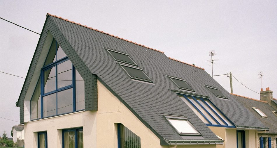 découvrez tout ce qu'il faut savoir sur la pente de toit en pourcentage : définition, calculs, normes et conseils pour bien concevoir votre toiture. optimisez l'architecture de votre maison avec des astuces pratiques et des exemples concrets.