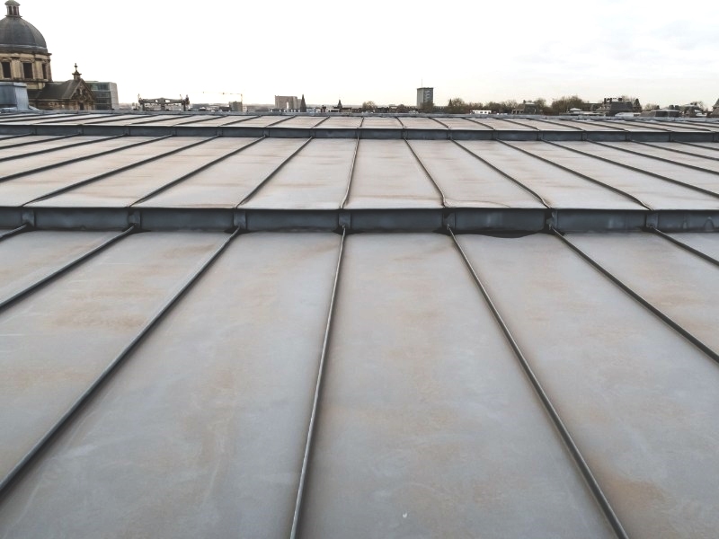 découvrez tout ce qu'il faut savoir sur la pente de toiture : types, avantages et conseils pour choisir la meilleure solution pour votre maison. informez-vous sur les normes et les matériaux adaptés à chaque inclinaison.