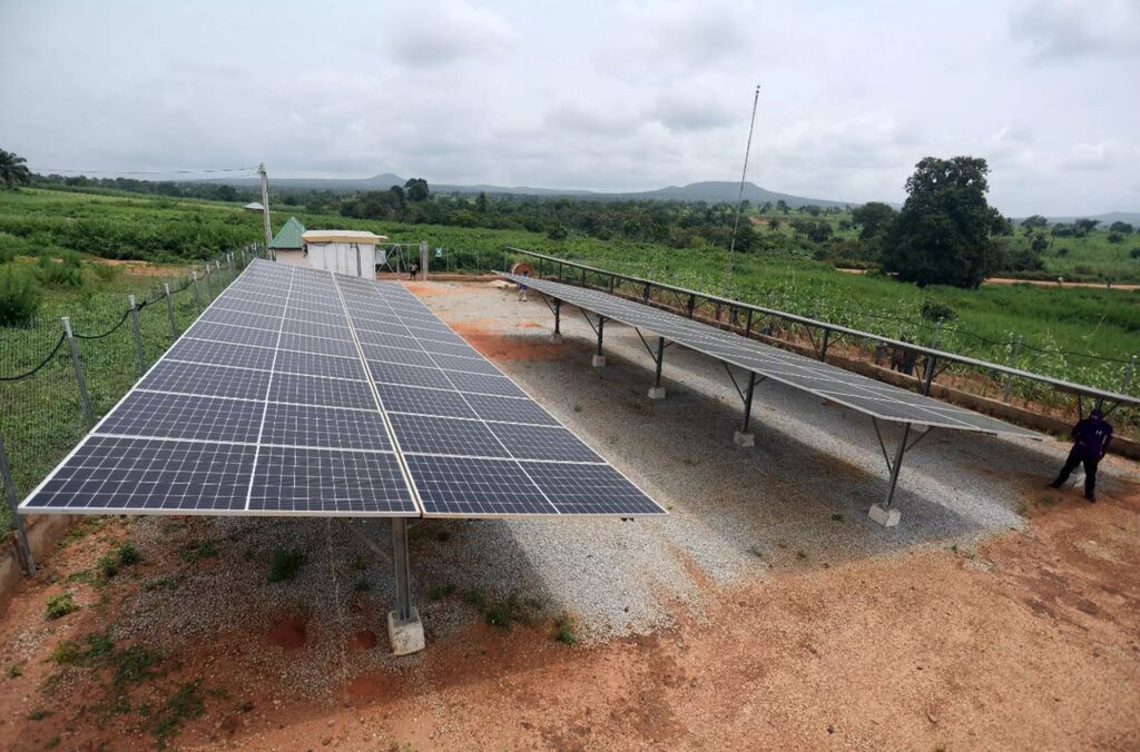 découvrez comment le photovoltaïque rural transforme l'énergie dans les zones rurales, en offrant des solutions durables et économes en ressources. apprenez-en plus sur les avantages des panneaux solaires pour les exploitations agricoles et les communautés locales.