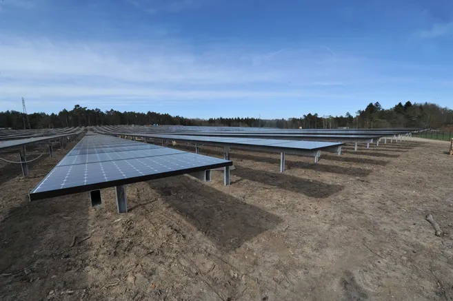 découvrez le photovoltaïque rural, une solution énergétique durable et innovante qui transforme les exploitations agricoles en producteurs d'énergie. apprenez comment intégrer des panneaux solaires pour réduire vos coûts d'électricité tout en contribuant à la protection de l'environnement.