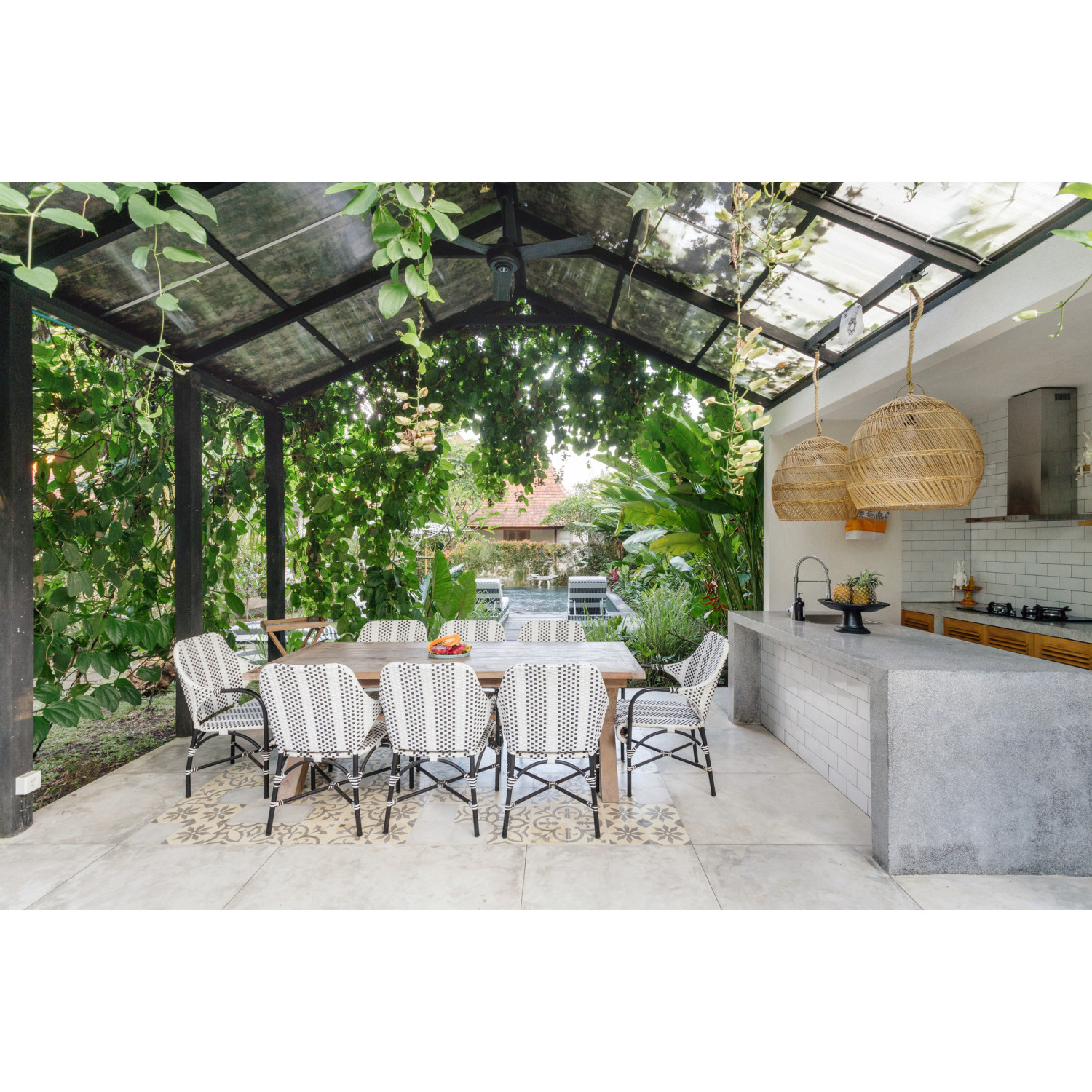 découvrez la plaque pergola, un élément essentiel pour embellir et protéger votre espace extérieur. idéale pour apporter du style et de l'ombre à votre jardin, notre plaque est conçue pour allier esthétique et durabilité. explorez nos modèles variés et transformez votre terrasse en un lieu confortable et agréable.