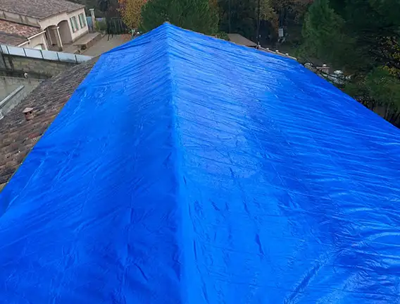 découvrez nos services de pose de bâche sur toit pour protéger efficacement votre toiture des intempéries. une solution rapide et durable pour préserver votre maison. contactez-nous pour un devis personnalisé!