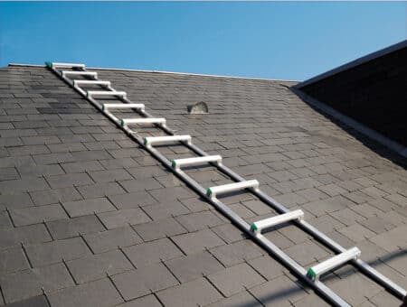 découvrez nos conseils et astuces pour la pose d'une échelle de toit. assurez-vous sécurité et efficacité lors de vos travaux en hauteur avec notre guide complet et nos recommandations pratiques.