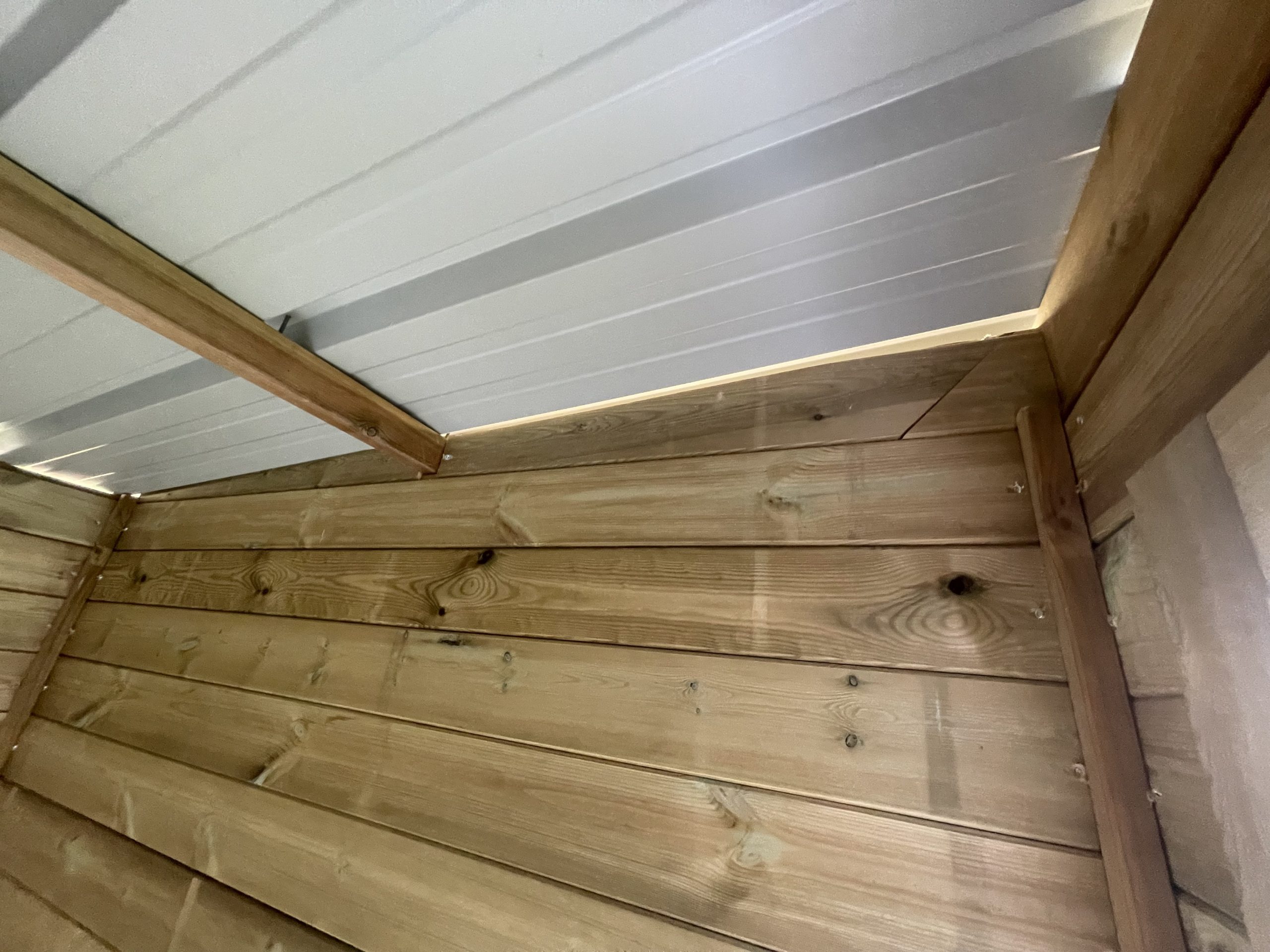 découvrez nos services spécialisés dans la pose de toits en bac acier. offrez à votre bâtiment une toiture durable, résistante et esthétique. profitez de notre expertise pour une installation rapide et de qualité.