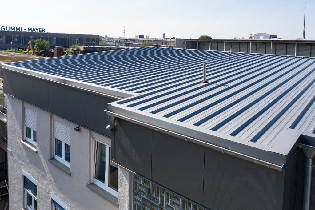 découvrez les étapes essentielles pour poser un bac acier sur un toit plat, une solution moderne et durable. suivez notre guide pratique pour garantir une installation efficace et étanche, tout en optimisant l'esthétique de votre bâtiment.