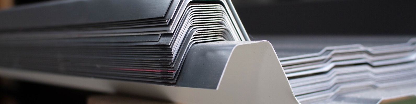 apprenez à poser des tôles sur un toit de manière efficace et sécurisée. découvrez nos conseils pratiques, techniques et matériaux nécessaires pour garantir une installation durable et résistante aux intempéries.