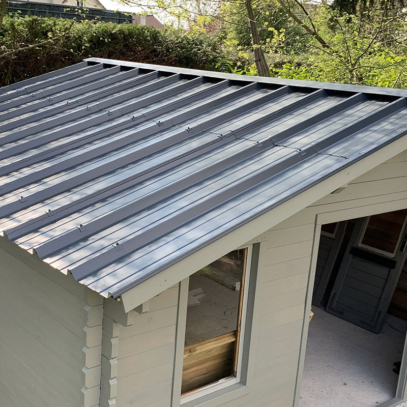 découvrez comment poser un toit en tôle de manière efficace et durable. suivez nos conseils pratiques pour réussir votre projet de toiture et assurer une protection optimale de votre espace.