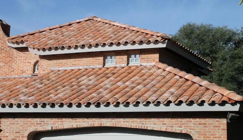 apprenez les techniques essentielles pour poser des tuiles avec précision et efficacité. que ce soit pour votre toiture ou votre terrasse, suivez nos conseils d'experts pour obtenir un résultat professionnel et durable.