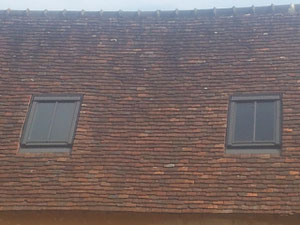 apprenez à poser des tuiles plates comme un professionnel avec nos conseils détaillés. découvrez les étapes essentielles, les outils nécessaires et des astuces pour garantir une toiture esthétique et durable.