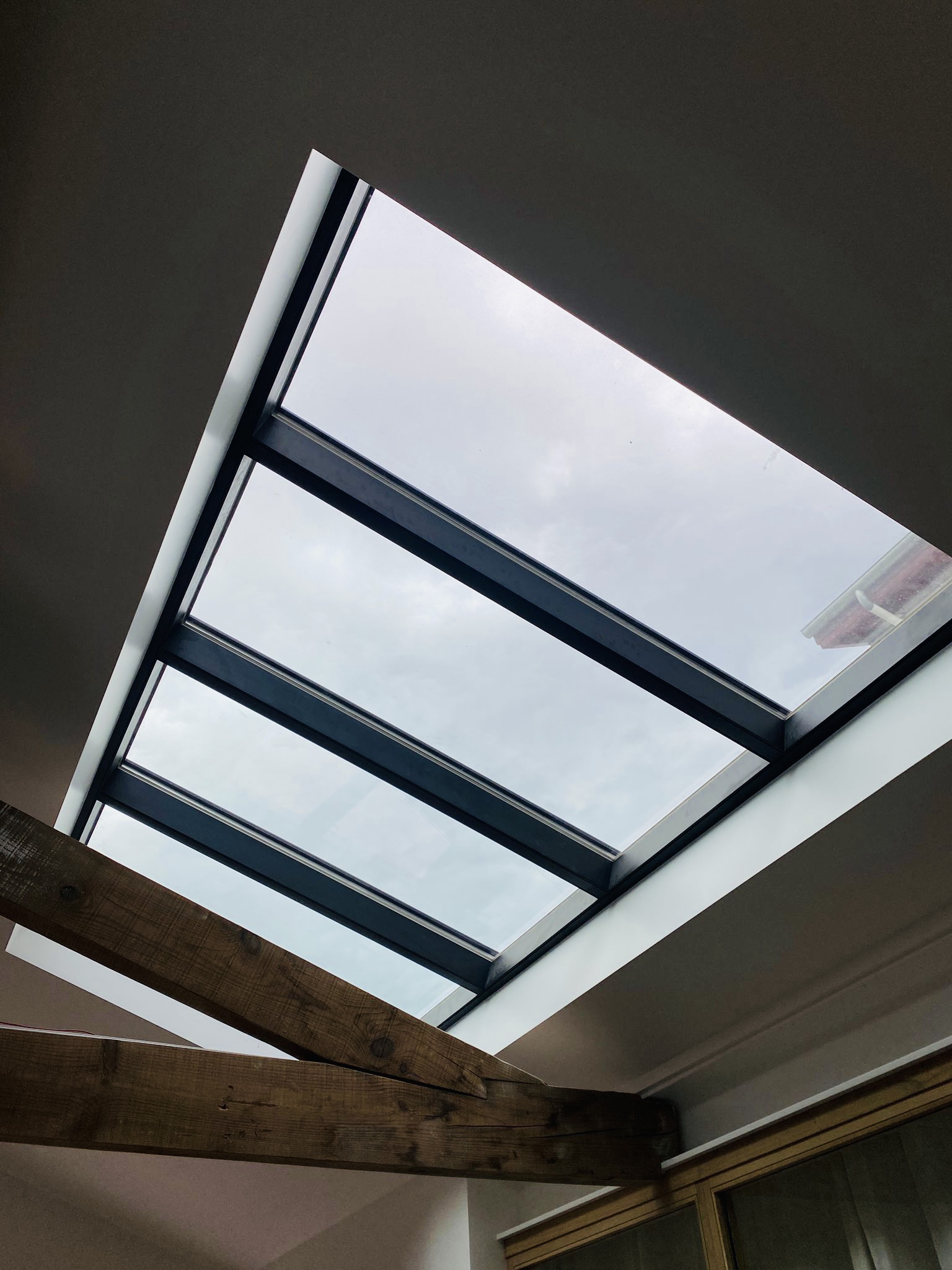 découvrez les avantages d'un puits de lumière pour votre toiture. apportez luminosité, esthétisme et économies d'énergie à votre maison grâce à des solutions innovantes et adaptées à vos besoins.