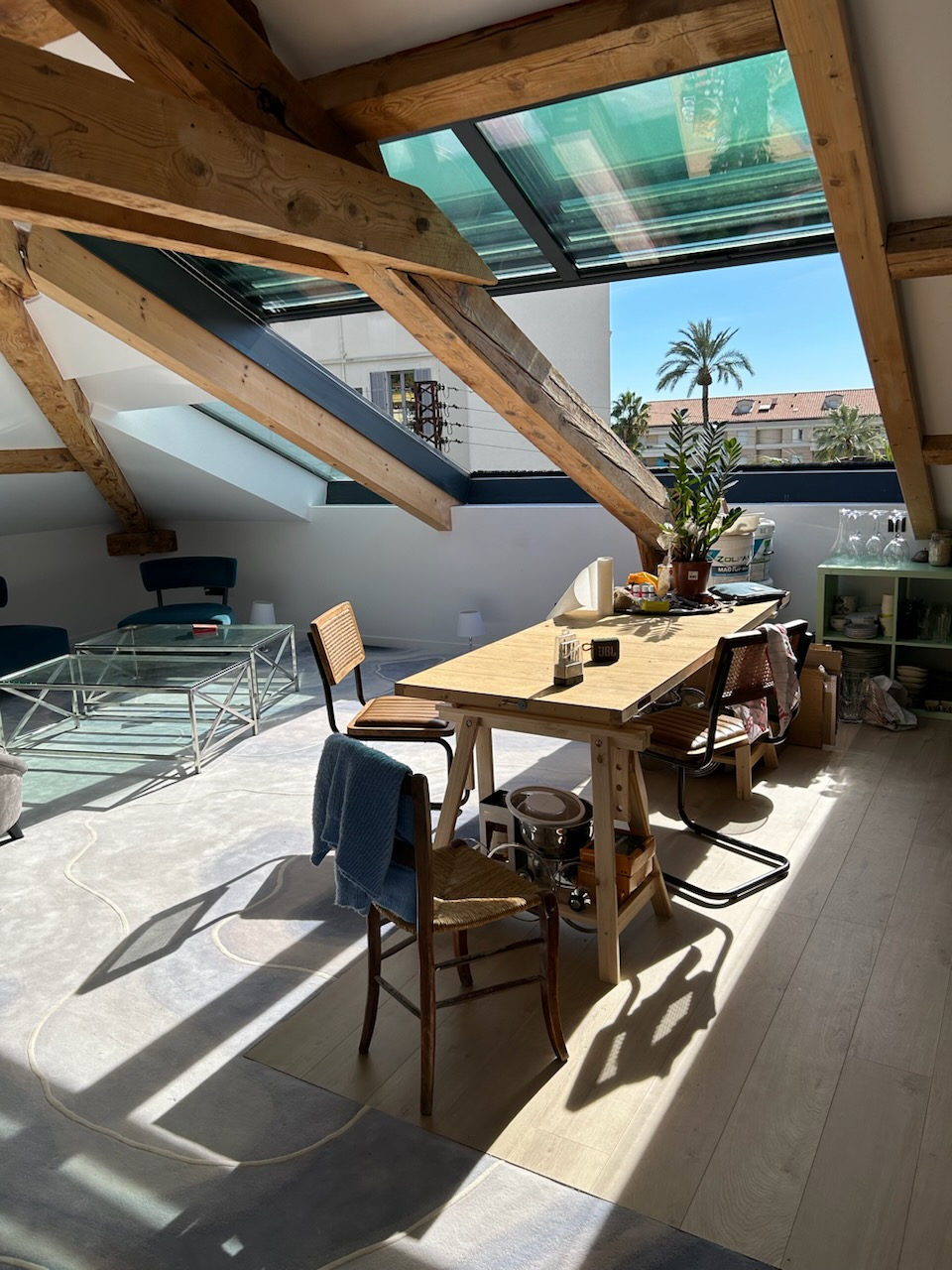 découvrez comment un puit de lumière toiture peut transformer votre espace de vie en apportant une luminosité naturelle et créant une ambiance chaleureuse. optimisez l'éclairage de votre maison tout en bénéficiant d'un design esthétique et moderne.