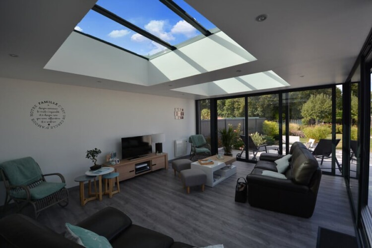 découvrez les avantages des puits de lumière pente pour illuminer naturellement vos espaces. transformez votre intérieur avec un éclairage optimal et un design élégant tout en profitant de la lumière du jour. idéal pour les toits inclinés.