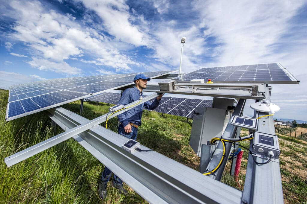 découvrez les avancées en recherche et développement dans le secteur des panneaux photovoltaïques. explorez comment l'innovation technologique transforme l'énergie solaire, optimise les performances et contribue à un avenir durable.