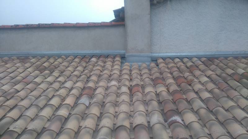 découvrez comment remplacer efficacement vos tuiles de toit pour garantir une protection optimale de votre maison. suivez nos conseils pratiques et astuces pour un résultat impeccable et durable.