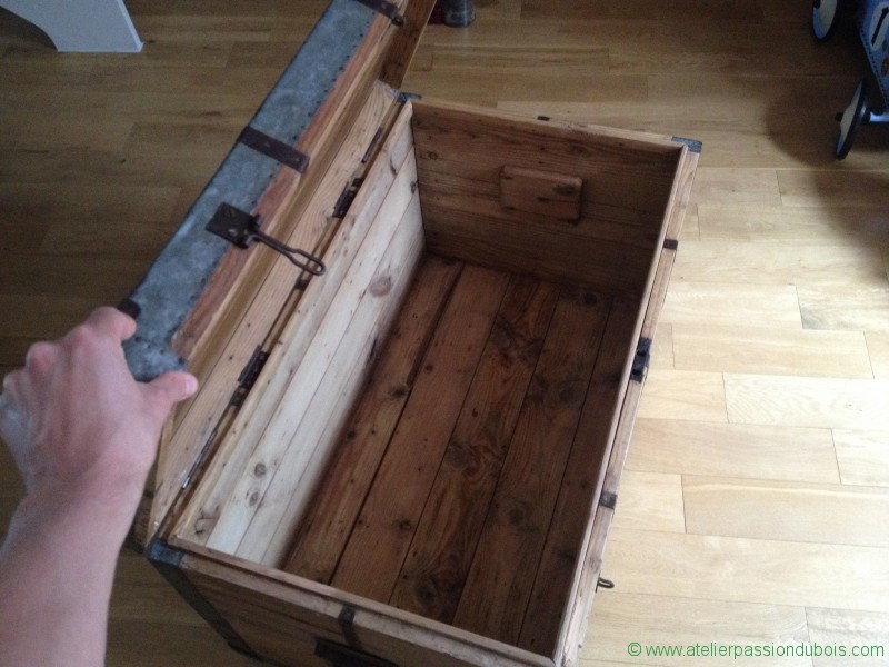 découvrez nos services de rénovation de coffres pour redonner vie à vos objets précieux. que ce soit pour restaurer un ancien coffre en bois ou moderniser un modèle plus récent, notre expertise vous garantit une transformation réussie, alliant esthétisme et fonctionnalité.