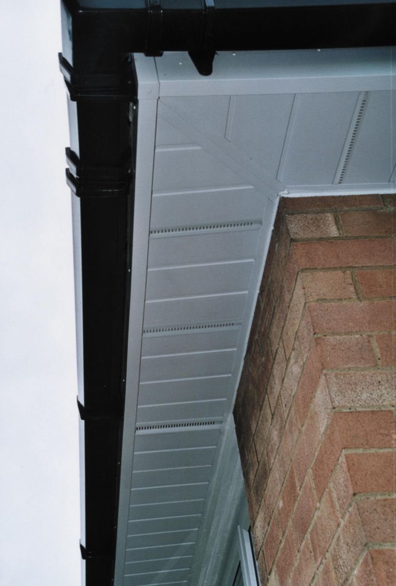 découvrez nos services de rénovation pour dessous de toit en pvc. profitez d'une solution esthétique et durable pour embellir votre maison tout en garantissant une protection optimale contre les intempéries. contactez-nous pour un devis personnalisé!