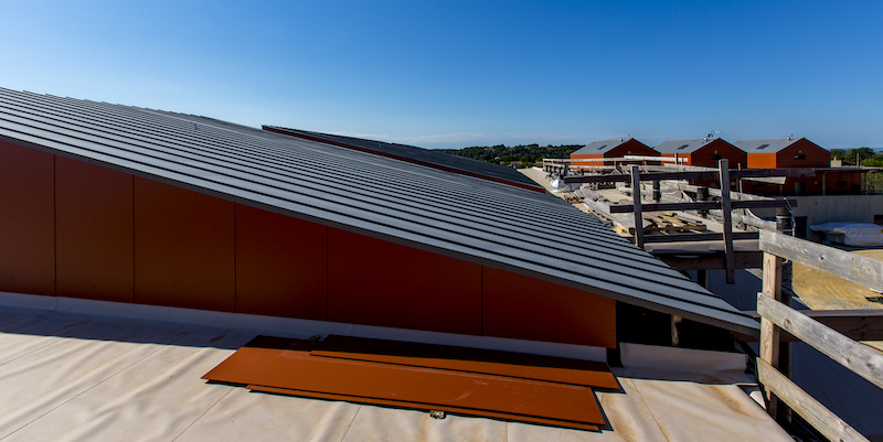 optimisez votre confort et la durabilité de votre maison avec notre service de rénovation de toit. spécialistes en toiture, nous garantissons des matériaux de qualité et un travail soigné pour protéger votre habitation des intempéries. contactez-nous pour un devis personnalisé!