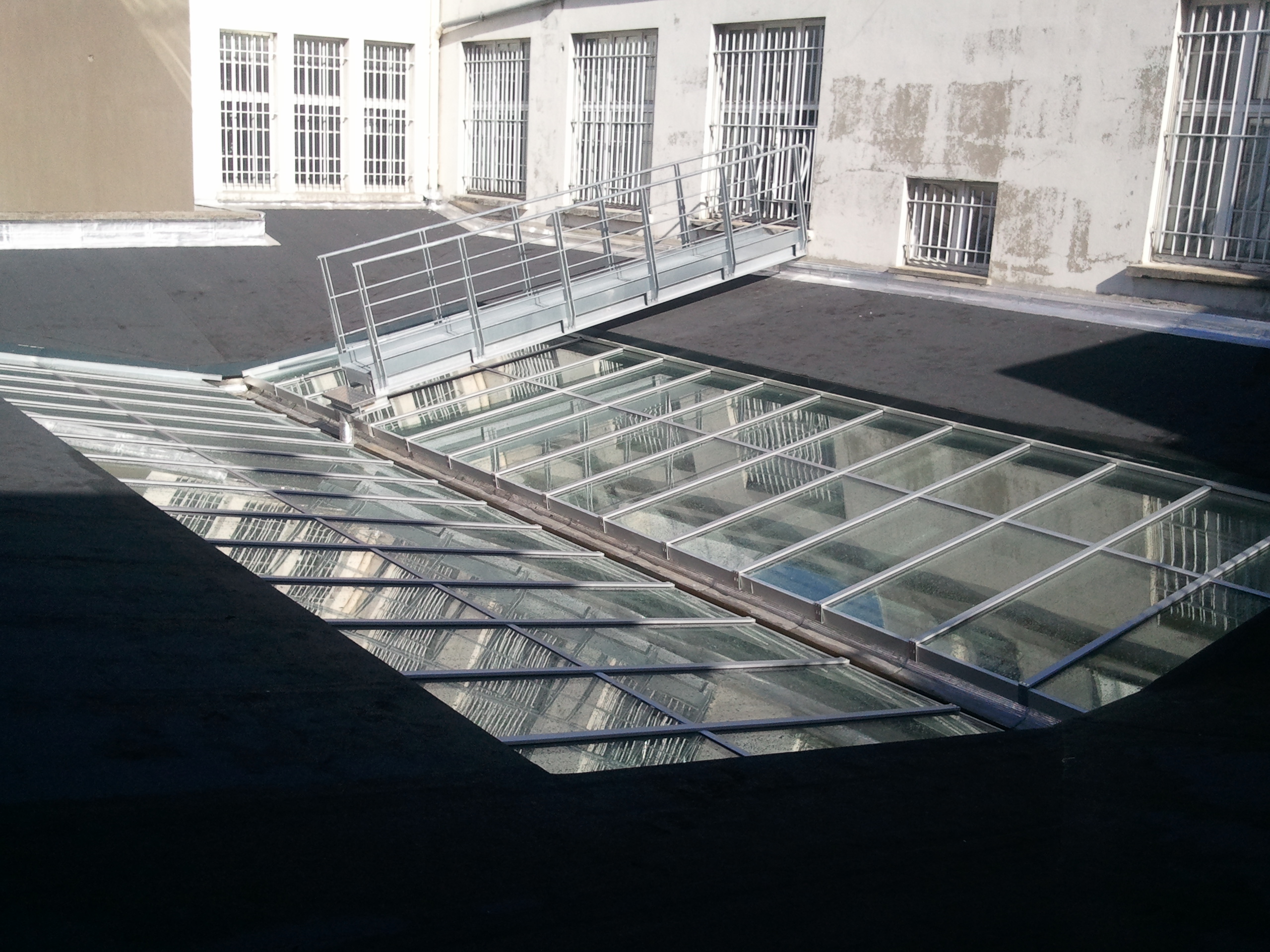 découvrez comment transformer votre espace avec une rénovation de verrière. optimisez la luminosité et l'esthétique de votre intérieur tout en préservant le charme de l'ancien. rénovez votre verrière pour allier design et confort.