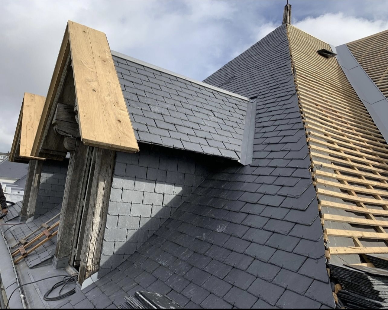 découvrez nos conseils et astuces pour rénover votre toit efficacement. transformez votre espace avec des solutions durables et esthétiques, tout en assurant la protection de votre maison contre les intempéries.