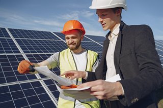 découvrez comment maximiser la rentabilité de votre investissement photovoltaïque grâce à des conseils pratiques et des astuces pour optimiser votre production d'énergie solaire. explorez les avantages économiques et environnementaux des panneaux solaires et transformez votre consommation d'énergie.