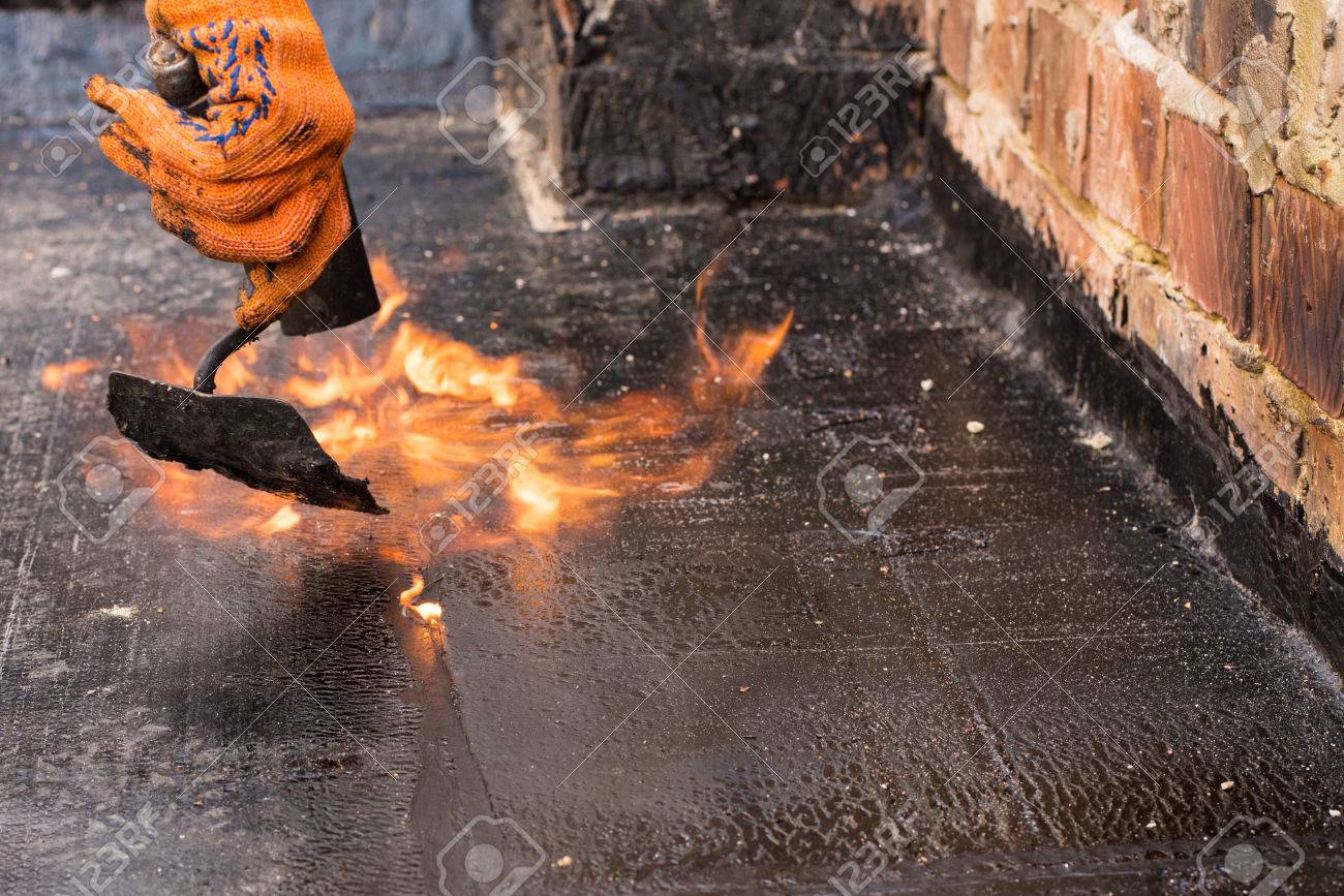 découvrez nos services de réparation de toit en bitume, garantissant étanchéité et durabilité. confiez-nous vos travaux pour un toit en parfait état, protégé des intempéries et des infiltrations d'eau.