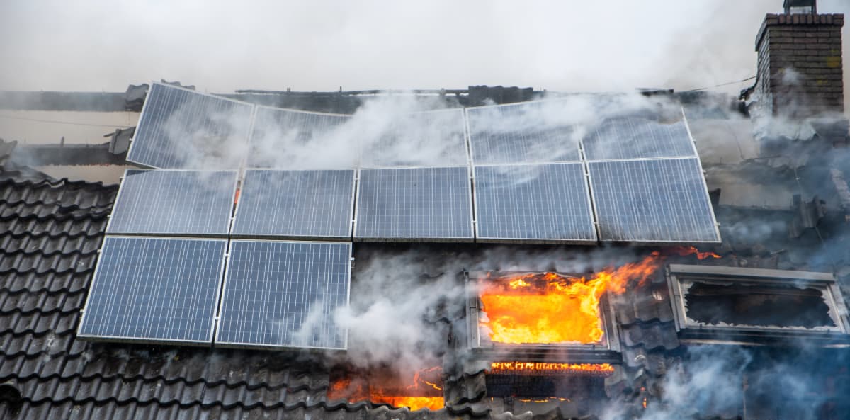 découvrez les risques associés aux panneaux solaires : sécurité, température, impacts environnementaux et conseils pour une installation optimale. informez-vous pour profiter pleinement de l'énergie solaire.