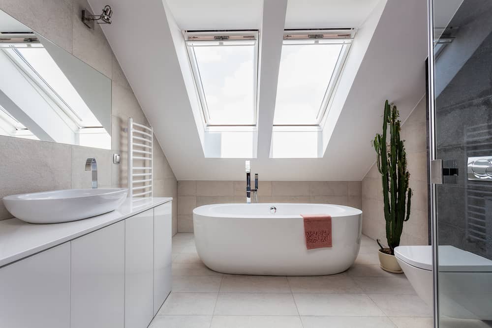 découvrez l'élégance et le charme d'une salle de bain mansardée. profitez d'un espace unique où le design moderne rencontre le confort intemporel. transformez votre maison avec une salle de bain sous les combles, alliant fonctionnalité et esthétique.