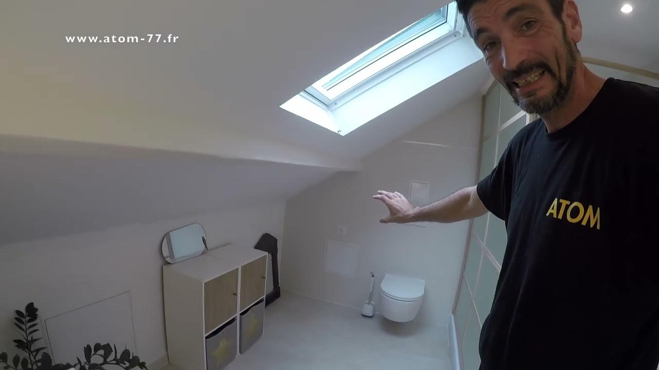 découvrez nos idées et conseils pour aménager une salle de bain sous pente alliant style et fonctionnalité. optimisez l'espace avec des solutions astucieuses et des astuces de décoration adaptées à ce type d'agencement.